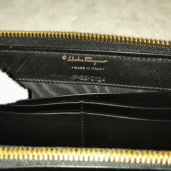 SALVATORE FERRAGAMO VARA RIBBON LEATHER CONTINENTAL L-SHAPED ZIP LONG WALLET EUC - Picture 15 of 17